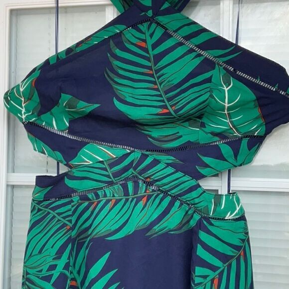 Take 50% OFF- Fashion Nova Halter Neck Palm Prints Dress, Size-L - Picture 7 of 14